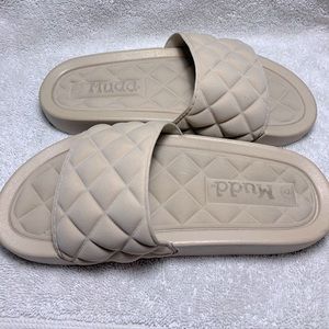 Mudd - women’s slides - size 6 - UK 4- EUR 37 Sandstone color. Gently used.